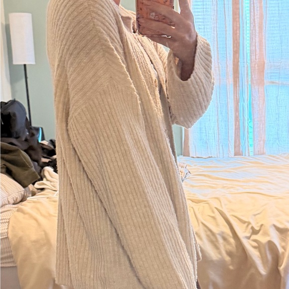 American Eagle Outfitters Cream Cardigan Sweater - Picture 3 of 3